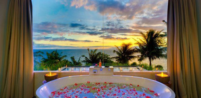 Villa Malimbu Cliff, Master Bathroom